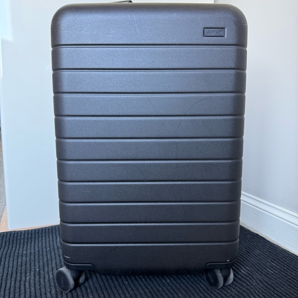 Away The Bigger Carry-On Flex, Black